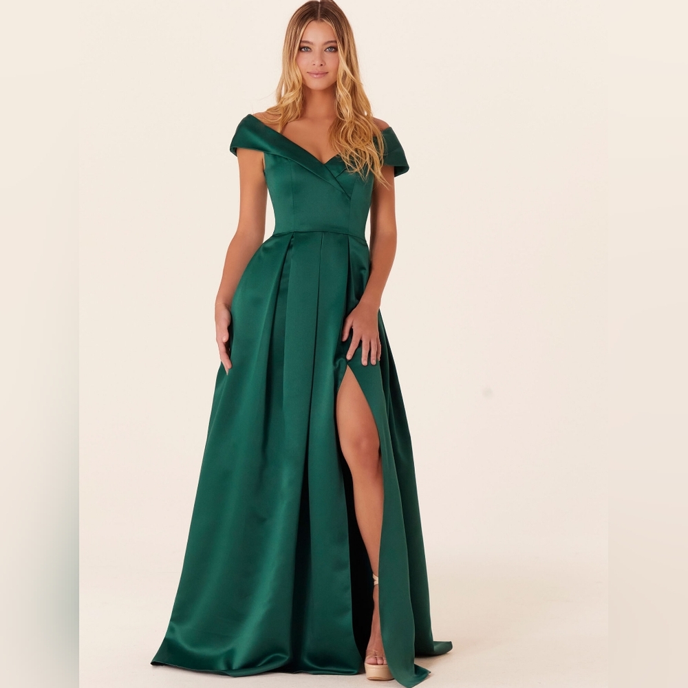 Morilee Satin A-Line Formal Dress Size 8 Emerald Green